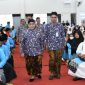 Kabag Kesra Setdakab Sumenep Kamiludin Saat Mendampingi Wabup KH Imam Hasyim SH MH di Saat Memasuki Acara Manasik Haji Dan Pelepasan CJH Kabupaten Sumenep di Gedung Korpri, Kamis (07/05/2026)