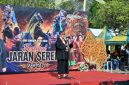 Wabup Sumenep KH Imam Hasyim SH MH Saat Memberikan dan Membuka Festival Jeren Serek 2026 di Halaman Kantor KONI Sumenep, Minggu (10/05/2026)
