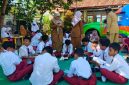 Suasana Literasi Siswa-siswi SDN Batuan Oleh Perpusling Dispusip Sumenep 