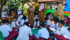 Suasana Literasi Siswa-siswi SDN Batuan Oleh Perpusling Dispusip Sumenep 