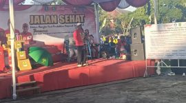 Kadisdik Sumenep H Moh Iksan SPD MT Saat Memberikan Sambutan di Acara Jalan Sehat Bersama Bupati dan Wakil Bupati Sumenep Hardiknas 2026 di Halaman Pemkab Sumenep, Jum'at (08/05/2026)