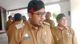 Bupati Sumenep Dr H Achmad Fauzi Wongsojudo SH MH Thamrin Saat Diwawancarai Sejumlah Awak Media Usai Pelantikan Tim Cagar Budaya Sumenep di Pendopo Agung Keraton Sumenep, Selasa (05/05/2026)