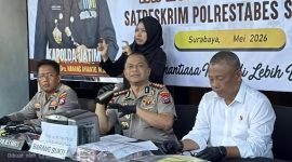 Kapoltabes Surabaya Kombes Pol. Luthfie Sulistiawan Saat Memberikan Konferensi Pers, Jum'at (08/05/2026)