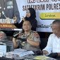 Kapoltabes Surabaya Kombes Pol. Luthfie Sulistiawan Saat Memberikan Konferensi Pers, Jum'at (08/05/2026)