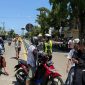 Polwan Polres Sumenep Turun ke Jalan, Kawal Kelancaran Sholat Jumat dengan Sentuhan Humanis