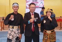 Nawir, S.Pd Bersama Siswa Siswi SMAN 1 Gayam 