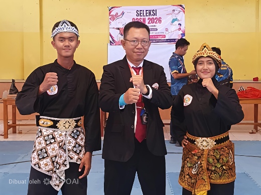 Nawir, S.Pd Bersama Siswa Siswi SMAN 1 Gayam 