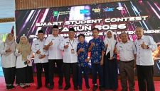 Kadisdik H Moh Iksan Spd MT dan Kabid Pembinaan SMP Disdik Sumenep Moh. Fajar Hidayat Saat Berfoto Bersama Juara SSC SMP 2026 SMPN 1 Kalianget
