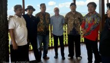 Ketua DPC ISSITA Kabupaten Sumenep Dr Naghfir Saat Mendampingi Stafsus Menteri Kebudayaan RI Basuki Teguh Yuwono Disela Kegiatan Di Kabupaten Sumenep, Jum'at (15/05/2026)