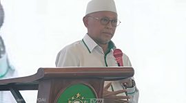 Pengasuh Ponpes Alkarimiyah Braji KH Abuya Busyro Karim 