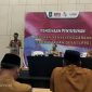 Asisten 1 Setdakab Sumenep Ir. Didik Wahyudi, M.Si di Acara Pembinaan Penyusunan Laporan Penyelenggaraan Pemerintahan Desa (LPPD) di Aula Hotel Mizye, Senin (18/05/2026).