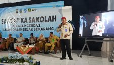 Kepala UPT PPD Provinsi Jawa Timur di Sumenep, Samtiono, SH, MH di Acara Program Samsat Ka Sakolah di Aula SMAN Kalianget, Selasa (19/05/2026)