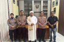 Kapolres Sumenep AKBP Anang Hardiyanto, SIK didampingi Wakapolres Sumenep Haris Darma Sucipto, Kabag SDM Polres Sumenep Widiarti, serta Kasat Intelkam Polres Sumenep Nurul Komar saat menerima silaturahmi Ulama Syeikh Muhammad Husein Qadafi di ruang kerja Kapolres Sumenep, Selasa (19/5/2026)