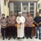 Kapolres Sumenep AKBP Anang Hardiyanto, SIK didampingi Wakapolres Sumenep Haris Darma Sucipto, Kabag SDM Polres Sumenep Widiarti, serta Kasat Intelkam Polres Sumenep Nurul Komar saat menerima silaturahmi Ulama Syeikh Muhammad Husein Qadafi di ruang kerja Kapolres Sumenep, Selasa (19/5/2026)