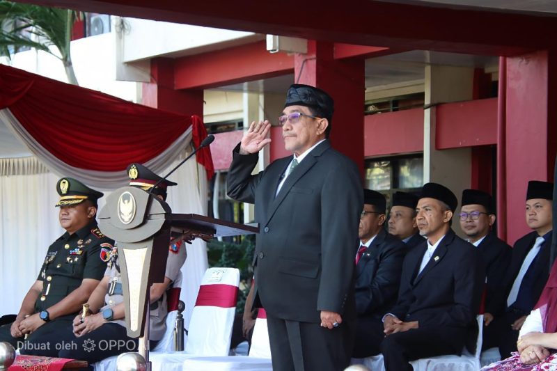 Wabup Sumenep KH Imam Hasyim SH MH Saat Jadi Irup Peringatan Hardiknas dan Harkitnas 2026 di Halaman Kantor Pemkab Sumenep, Rabu (20/05/2026)