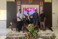 Plt. kepala bidang pengawasan, pengembangan dan layanan kearsipan. Agus Utomo, S.Sos,MM Foto Bersama Dengan Peserta, Rabu (20/05/2026)