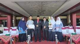 Foto Bersama Wabup Sumenep KH Imam Hasyim, SH, MH dan Kepala Disdik H. Moh. Iksan, S.Pd.,M.T Bersama Para Pemenang Lomba SSC 2026
