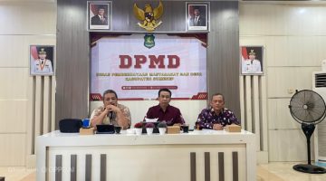 PLT. Kepala DPMD Sumenep Anwar Yusuf Sahroni di Acara Penyuluhan Hukum Bersama PKDI Sumenep Di Aula Kantor DPMD, Jum'at (22/05/2026)