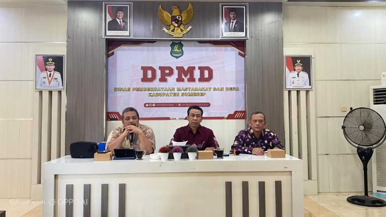 PLT. Kepala DPMD Sumenep Anwar Yusuf Sahroni di Acara Penyuluhan Hukum Bersama PKDI Sumenep Di Aula Kantor DPMD, Jum'at (22/05/2026)