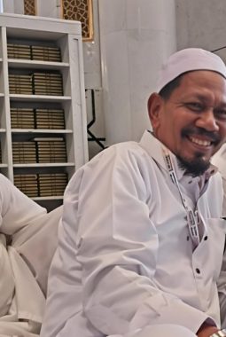 Menunggu Sholat Jumat di Masjidil Haram, H. Musahnan Rasakan Hangatnya Persaudaraan Muslim Dunia