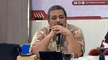 Kasi Intelejen Kejari Sumenep Endro Riski Erlazuardi, SH, MH Saat Menjadi Narasumber Di Acara Rakor Penyuluhan Hukum Dana Desa Digelar Bersama DPMD dan PKDI Sumenep di Aula Kantor DPMD, Jum'at (22/05/2026)