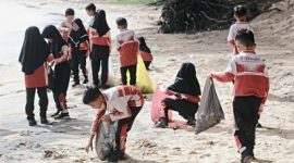 Siswa FIES Sumenep Turun Langsung Bersihkan Pantai Slopeng, Tanamkan Kesadaran Lingkungan Sejak Dini