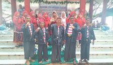 Camat Dasuk Wismadi Wicaksono SH MH Bersama Sekdis Prikanan dan Kabid Pariwisata Andrie Zulkarnain di Festival Perempuan Pesisir di Pantai Slopeng, Minggu (24/05/2026)