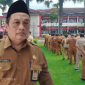 Kadis PUTR Sumenep Eri Susanto Dengan Latar ASN Peserta Apel Gabungan, Senin (24/05/2026)