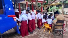 Antusiasme Siswa-siswi SDN Taman Sare 1 Saat Dikunjungi Mobil Perpusling Dispusip Sumenep, Senin (24/05/2025)