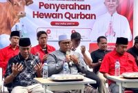 Kiai Qusyairi Zaini Pengasuh Ponpes Hidayatul Ulum Utara Gadu Barat Saat Memimpin Doa Acara Penyerahan Hewan Kurban oleh Anggota DPR RI MH. Said Abdullah, Selasa (26/05/2026)