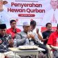 Kiai Qusyairi Zaini Pengasuh Ponpes Hidayatul Ulum Utara Gadu Barat Saat Memimpin Doa Acara Penyerahan Hewan Kurban oleh Anggota DPR RI MH. Said Abdullah, Selasa (26/05/2026)