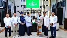 Ketua DPW Partai Nasdem Jawa Timur Lita Machfud Arifin Saat Menyalurkan Hewan Kurban, Selasa (26/05/2026)