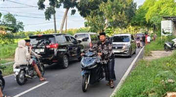 Suasana Sempat Mengalami Kemacetan Usai Laka Lantas Tunggal di Jalan Raya Gapura Paberasan Sebelah Barat Pasar Jangara, Rabu (27/05/2026)