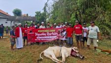 Semangat Berbagi di Hari Raya, PAC PDI-P Raas Salurkan Hewan Kurban untuk Masyarakat