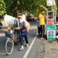 Ketua KBS Sumenep Akhmad Sahruddin SH Turun Langsung Menyalurkan Nasi Bungturat, 