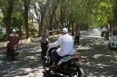 Polwan Polres Sumenep Hadir di Tengah Jamaah, Jaga Kelancaran Sholat Jumat dan Arus Lalu Lintas