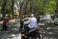 Polwan Polres Sumenep Hadir di Tengah Jamaah, Jaga Kelancaran Sholat Jumat dan Arus Lalu Lintas