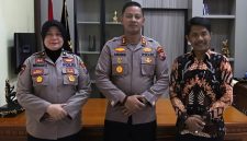 Kapolres Sumenep AKBP Anang Hardiyanto SIK didampingi Plt Humas Kompol Widiarti SH dan Kepala BPS Handoyo Wijaya 