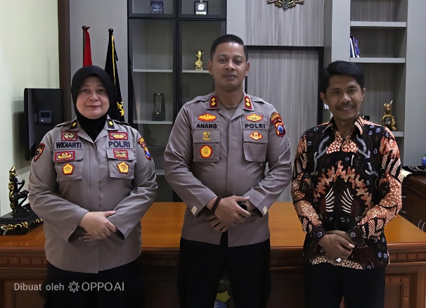 Kapolres Sumenep AKBP Anang Hardiyanto SIK didampingi Plt Humas Kompol Widiarti SH dan Kepala BPS Handoyo Wijaya 