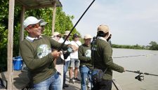 Kadisbudparopar Sumenep Faruk Hanafi Saat Membuka Acara Festival Mancing Kedatim 2026 Secara Simbolis, Sabtu (30/05/2026)