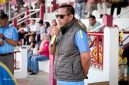 Ketua Askab PSSI Sumenep, Febmi Noerdiansyah Saat  Memberikan Sambutan Penutupan Turnamen Antar Sekolah, Minggu (31/05/2026)