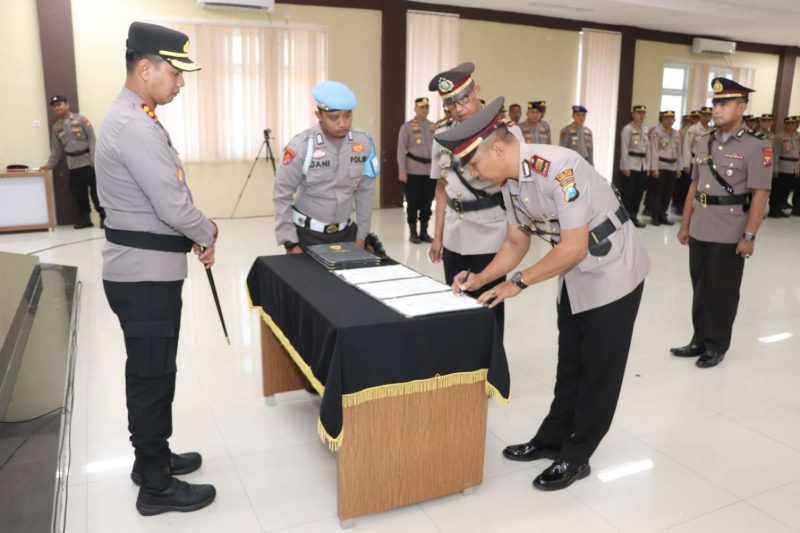Kapolres Sumenep AKBP Anang Hardiyanto, S.I.K, Saat Pimpin Sertijab, Rotasi Empat Kapolsek 