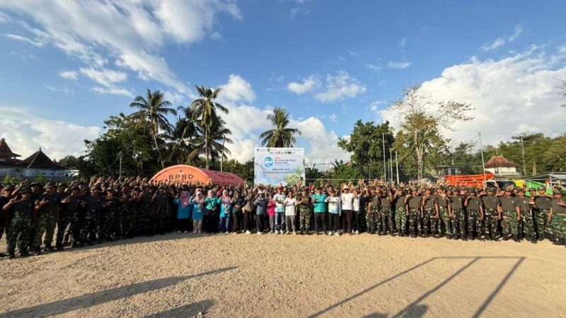 Sinergi Hijau di Tanah Wali: Ratusan Prajurit Yonif TP 931/ Ksatria Jokotole dan Sipil Sulap Kawasan Asta Tinggi Sumenep Jadi Asri