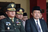 Wakapolres Sumenep Kompol Haris Darma Sucipto, S.H.,S.I.K, (Tengah) Saat Menghadiri Peringatan Hari Lahir Pancasila ke-81 di Pemkab Sumenep