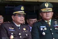 Kajari Sumenep Nislianudin, S.H.,M.H. dan Damdim Letkol Inf Citra Persada Menghadiri Upacara Peringatan Hari Lahir Pancasila ke-81 di Pemkab Sumenep, Selasa (02/06/2026)