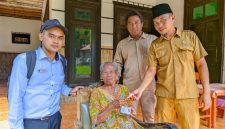 Kisah Humanis Penyaluran BLT DD Ekstrem di Gayam, Warga Stroke Tetap Terima Haknya