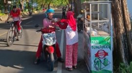 Di Tengah Laju Kendaraan dan Kesibukan Kota, KBS Sumenep Hadirkan Kehangatan Lewat 87 Bungkus Nasi Bungturat