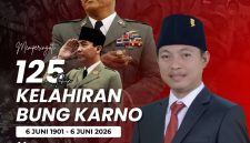 SUMENEP – Peringatan 125 tahun kelahiran Presiden pertama Republik Indonesia, Bung Karno, menjadi momentum penting untuk meneguhkan kembali semangat nasionalisme, keberanian, dan pengabdian kepada bangsa. Tepat pada 6 Juni 2026, bangsa Indonesia mengenang perjalanan panjang Sang Proklamator yang lahir pada 6 Juni 1901 dan meninggalkan warisan pemikiran besar yang hingga kini tetap relevan bagi generasi penerus.
Ketua Fraksi PDI Perjuangan DPRD Kabupaten Sumenep, H. Hosnan, S.IP., M.AP., mengajak seluruh elemen masyarakat untuk menjadikan peringatan 125 tahun kelahiran Bung Karno sebagai refleksi bersama dalam memperkuat persatuan dan semangat membangun daerah maupun bangsa.
Menurut Hosnan, Bung Karno bukan sekadar tokoh sejarah, melainkan simbol perjuangan yang berhasil membangkitkan kesadaran rakyat Indonesia untuk meraih kemerdekaan dan menjaga kedaulatan bangsa.
“Bung Karno telah membuktikan bahwa mimpi besar hanya dapat diwujudkan oleh keberanian yang besar. Karena itu, generasi hari ini tidak boleh takut bermimpi, tidak boleh takut berjuang, dan tidak boleh berhenti berkarya untuk Indonesia,” ujar Hosnan, Sabtu (6/6/2026).
Ia menegaskan, nilai-nilai perjuangan Bung Karno harus terus dihidupkan di tengah berbagai tantangan zaman, mulai dari perkembangan teknologi, persaingan global, hingga dinamika sosial yang terus berubah.
“Semangat gotong royong, nasionalisme, dan keberpihakan kepada rakyat kecil yang diajarkan Bung Karno harus tetap menjadi fondasi dalam setiap kebijakan dan langkah pembangunan. Itulah warisan terbesar yang harus kita jaga bersama,” tegasnya.
Hosnan juga menilai bahwa generasi muda memiliki peran strategis dalam melanjutkan cita-cita besar Bung Karno. Menurutnya, kemajuan bangsa sangat ditentukan oleh kualitas sumber daya manusia yang berkarakter, berintegritas, dan memiliki kecintaan terhadap tanah air.
“Peringatan 125 tahun kelahiran Bung Karno bukan hanya mengenang sejarah, tetapi juga meneguhkan komitmen untuk melanjutkan perjuangan beliau. Indonesia membutuhkan generasi muda yang berani, kreatif, inovatif, dan tetap berpegang teguh pada nilai-nilai kebangsaan,” tambahnya.
Lebih lanjut, Hosnan mengajak masyarakat Sumenep untuk terus menjaga persatuan dalam keberagaman sebagaimana pesan yang selalu disampaikan Bung Karno selama memimpin bangsa. Menurutnya, kekuatan Indonesia terletak pada kemampuan seluruh elemen bangsa untuk bersatu demi mewujudkan kesejahteraan rakyat.
Peringatan 125 tahun kelahiran Bung Karno tahun ini mengusung semangat “Satyam Eva Jayate” atau kebenaran pasti akan menang, sebuah pesan moral yang mengingatkan bahwa perjuangan, kejujuran, dan pengabdian kepada rakyat akan selalu menemukan jalannya dalam sejarah bangsa.
Di tengah arus perubahan global yang semakin cepat, sosok Bung Karno tetap menjadi inspirasi lintas generasi. Pemikirannya tentang kemandirian bangsa, persatuan nasional, dan keadilan sosial terus menjadi pijakan penting dalam mewujudkan Indonesia yang maju, berdaulat, dan bermartabat.
Dengan semangat 125 Tahun Kelahiran Bung Karno, masyarakat diharapkan tidak hanya mengenang sejarah, tetapi juga menjadikan nilai-nilai perjuangan Sang Proklamator sebagai energi untuk membangun Indonesia yang lebih kuat, lebih maju, dan lebih sejahtera di masa depan.