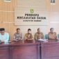 Mewakili Camat, Sekcam Dasuk Kamarudin, S.Sos, Saat Pimpin rapat koordinasi dan technical meeting yang melibatkan seluruh unsur Forum Pimpinan Kecamatan (Forpimka), Koordinator Kelompok Kerja Kepala Sekolah (KKKS), seluruh kepala sekolah, serta kepala desa se-Kecamatan Dasuk, Selasa (04/06/2026)