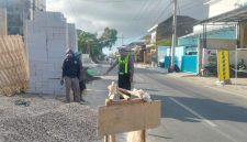 Satlantas Sumenep Ingatkan Pekerja Proyek, Material di Badan Jalan Bisa Picu Kecelakaan
